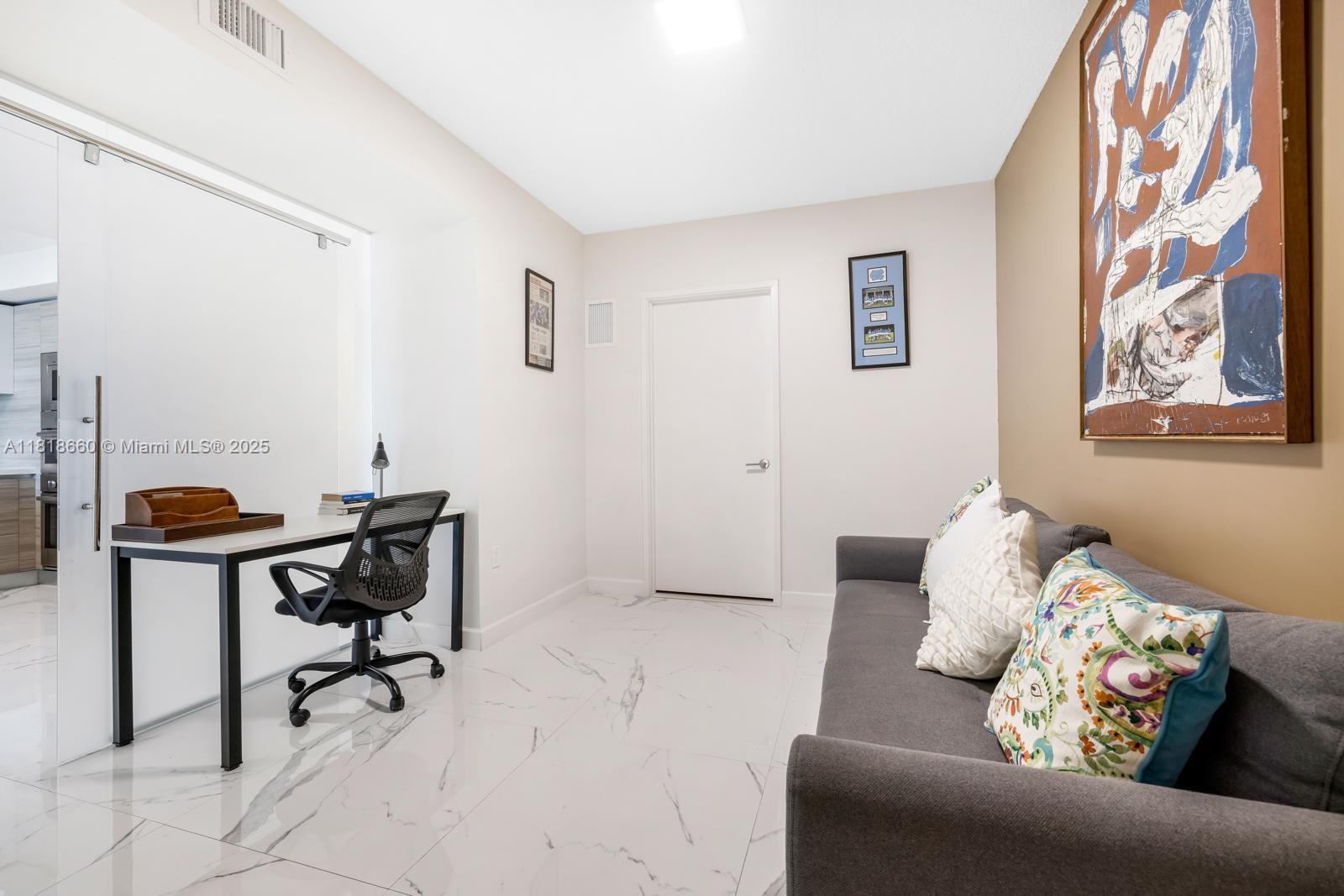 PARQUE TOWERS CONDO - Residential