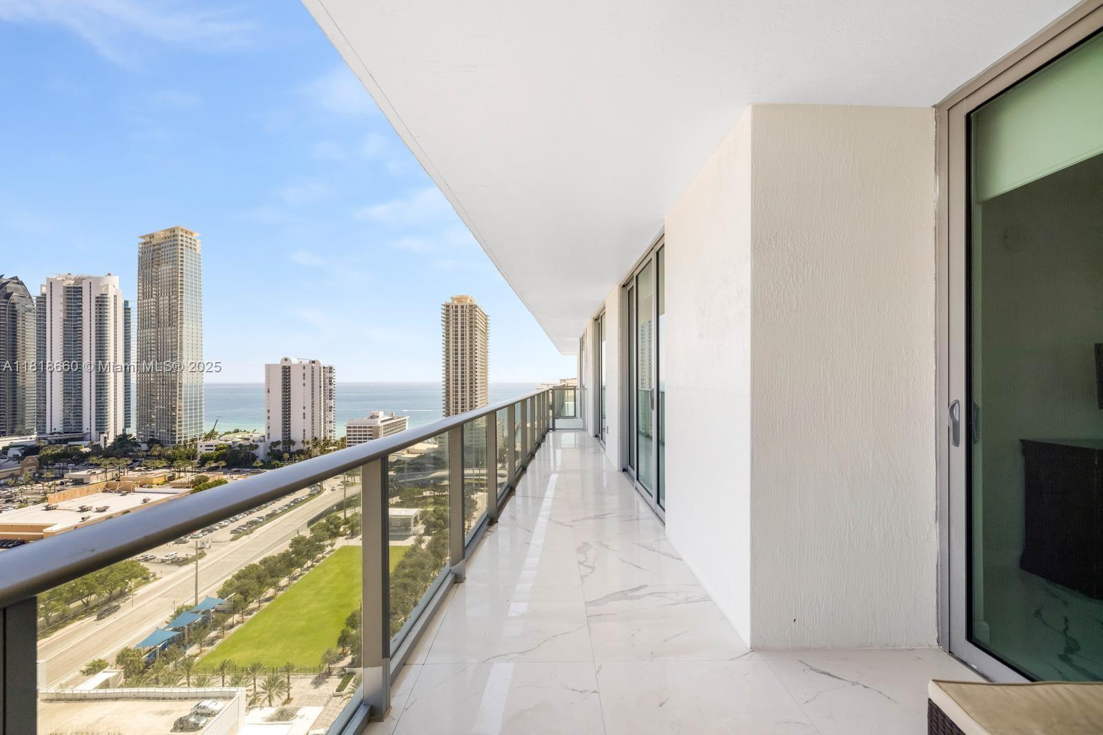 PARQUE TOWERS CONDO - Residential