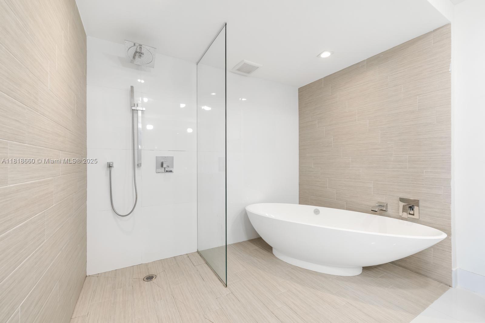 PARQUE TOWERS CONDO - Residential