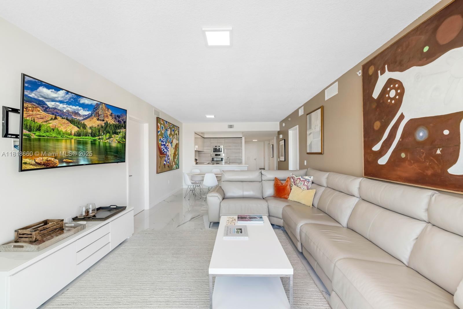 PARQUE TOWERS CONDO - Residential