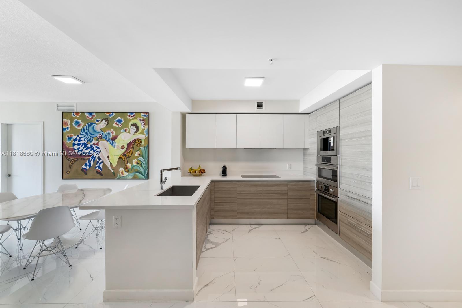 PARQUE TOWERS CONDO - Residential