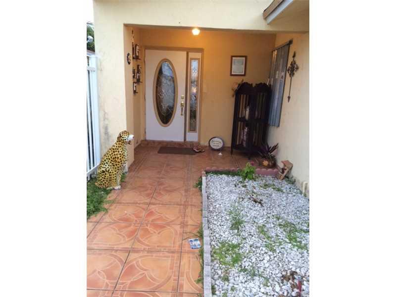 SHORT SALE 3/2 HOME IN ORIGINAL CONDITION. PROPERTY NEEDS SOME REPAIR AND UPDATE. FOR SHOWING PLEASE GO TO BROKER REMARKS.
