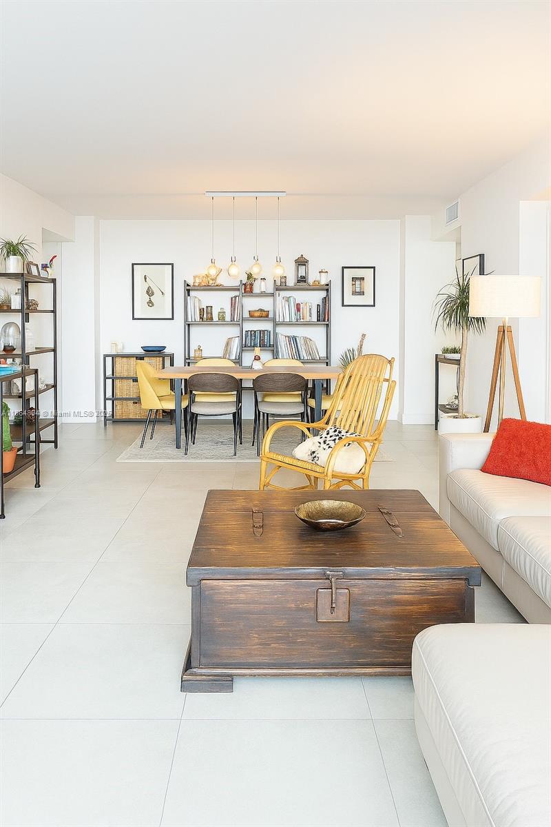 KENNEDY HOUSE CONDO - Residential