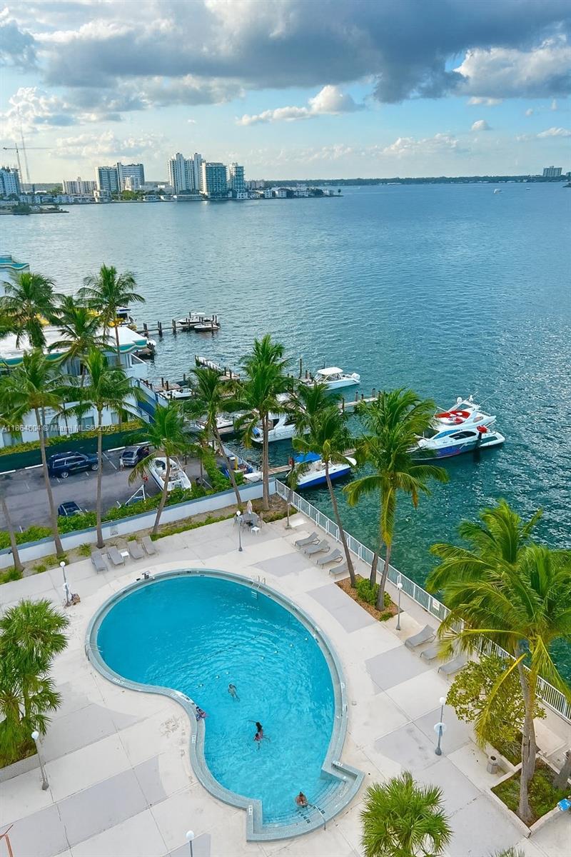 KENNEDY HOUSE CONDO - Residential