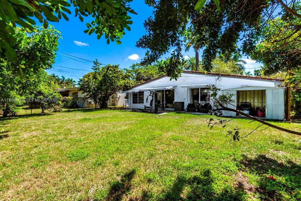 Photo of 913 NE 4th St, Hallandale Beach, FL 33009 (MLS # A11984590)