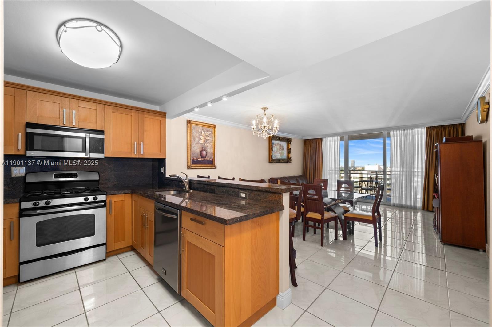 Enjoy beautiful sunset and Intracoastal views from this spacious, recently updated 1-bedroom, 1.5-bath condo located on the 17th floor. The apartment feels warm and inviting, featuring modern finishes and everything you need for comfortable living.
The building offers a full range of resort-style amenities — heated pool and jacuzzi, 24-hour security and valet, fitness center and billiard room, steam and sauna rooms, and a BBQ area perfect for outdoor dining. Just steps away from a semi-private beach.
The unit can be sold furnished.