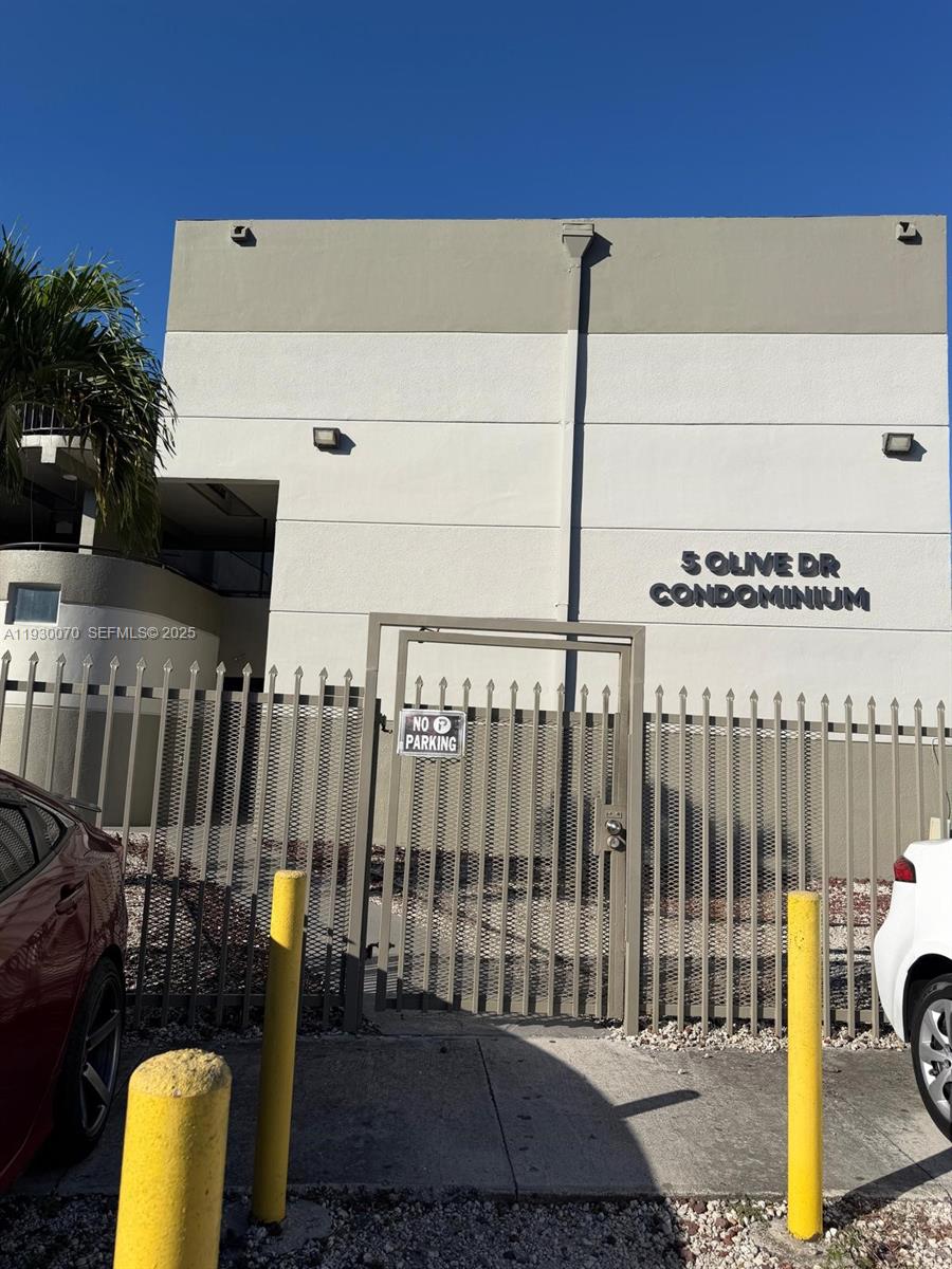 5 OLIVE DRIVE CONDO - Residential Lease