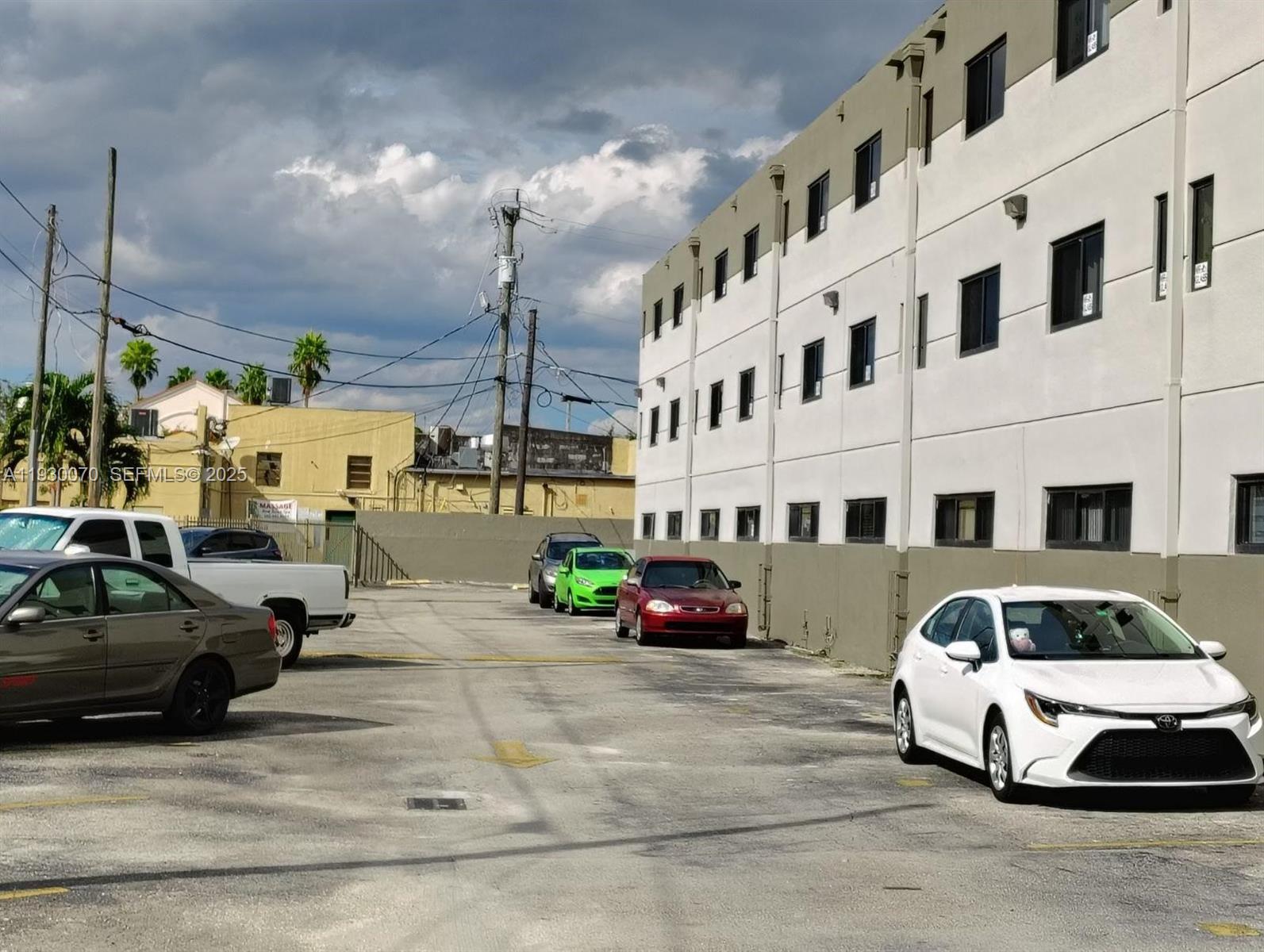 5 OLIVE DRIVE CONDO - Residential Lease