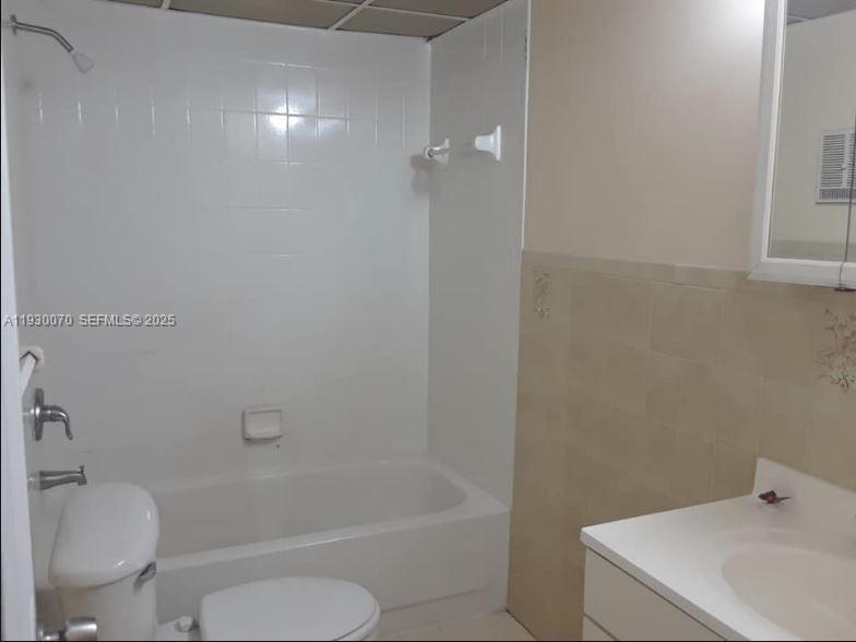 5 OLIVE DRIVE CONDO - Residential Lease