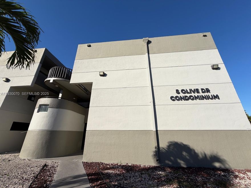 Excellent and very convenient area close to Okeechobee Rd, shopping centers and restaurants. Assigned 2 parking spaces with control remote door

No utilities included . No pets.