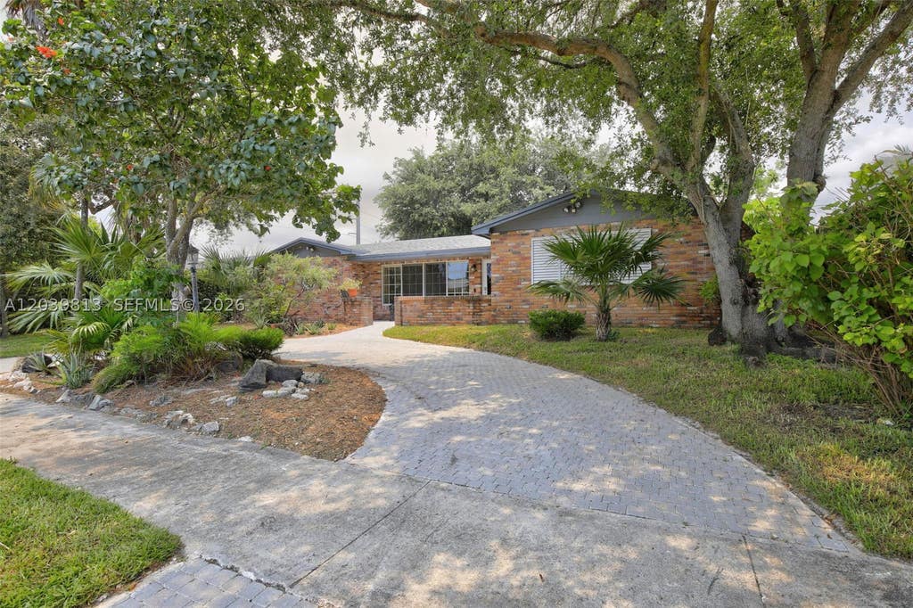 Photo of 5511 Taylor St, Hollywood, FL 33021 (MLS # A12039813)