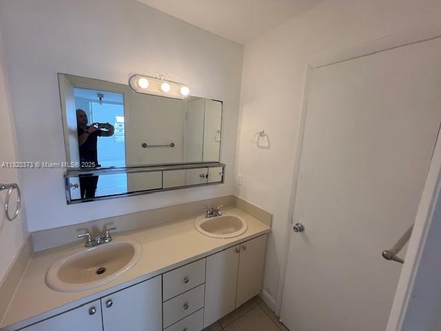 LAGO CONDO - Residential