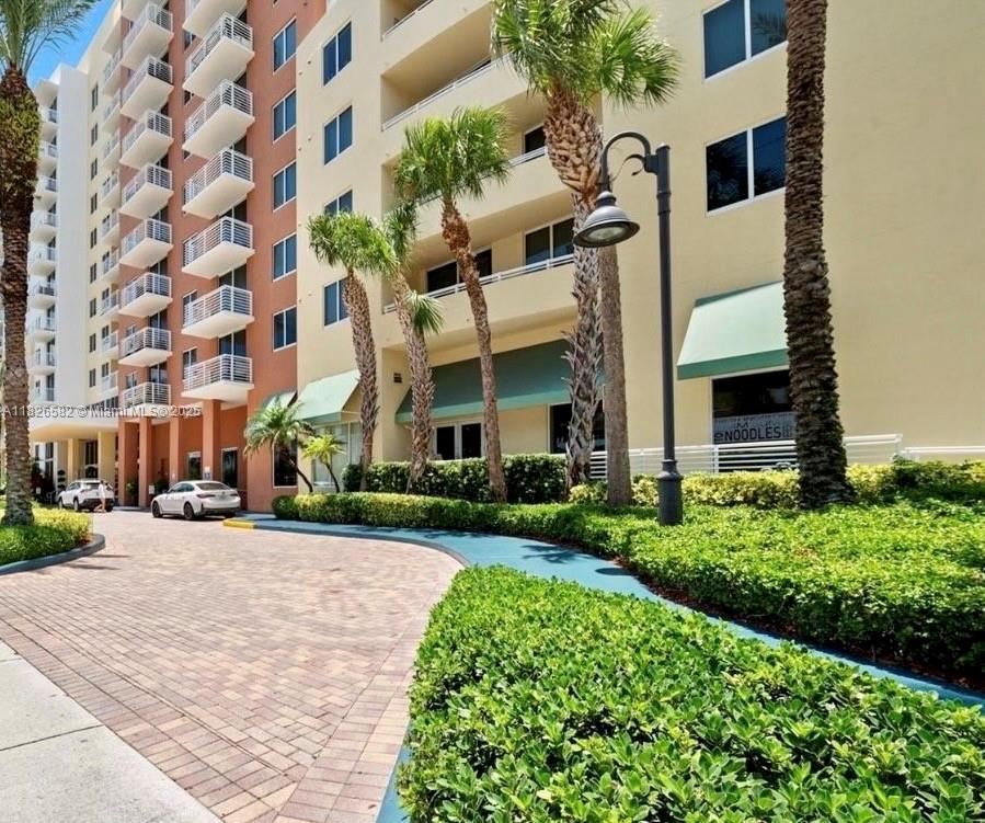 Beautiful renovated and fully furnished 2 bedrooms, 2 bathrooms apartment at the exclusive condo "The VentureEast" just walking distance from Publix, Banks, Restaurants, Walgreens, and much more. A few blocks fromAventura Mall and 15 min drive from Sunny Isles Beaches. This building offers resort style amenities like infinitypool, cabanas, gym with sauna and massage room, business center, game room, cinema and a lounge for parties.One assigned parking space, plus valet parking available 24 hours. TV Cable, WI-FI and water are included.Available for long term rental