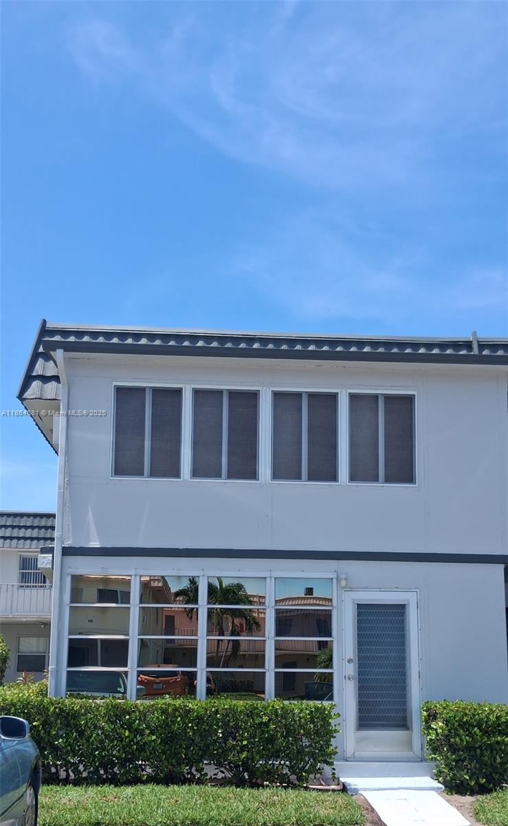 KINGS POINT SAXONY CONDOS - Residential Lease