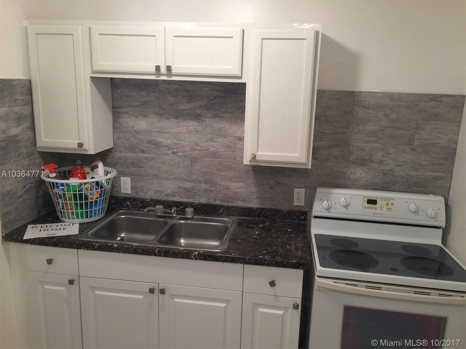 ****Move in Special - Move in now and pay no rent in November, first rent payment is due in December***
This is a very spacious 2 bedroom 1 bath apartment that is located in a quiet 4 unit duplex. Unit has a huge living room, dining room and kitchen area. Ceiling fans in each room. The unit is super clean and is ready to move in. New tile, new kitchen and new bathroom. Vacant and Ready to move in.
All applicants subject to background check $65 app fee for all persons over 18 yrs . $100 app fee for couples
Total combined monthly income must be $2812.00 or higher
Amount required to move in $2250.00