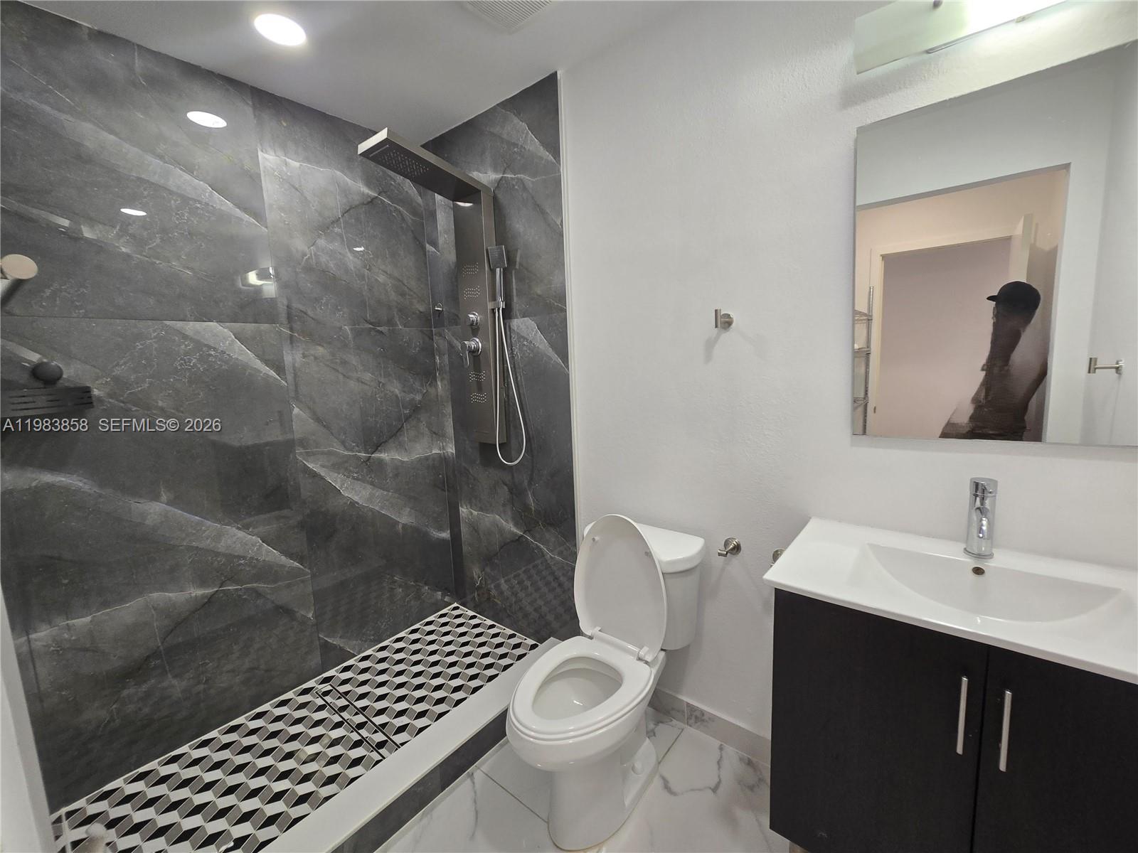 PARADISE GARDENS - Residential Lease