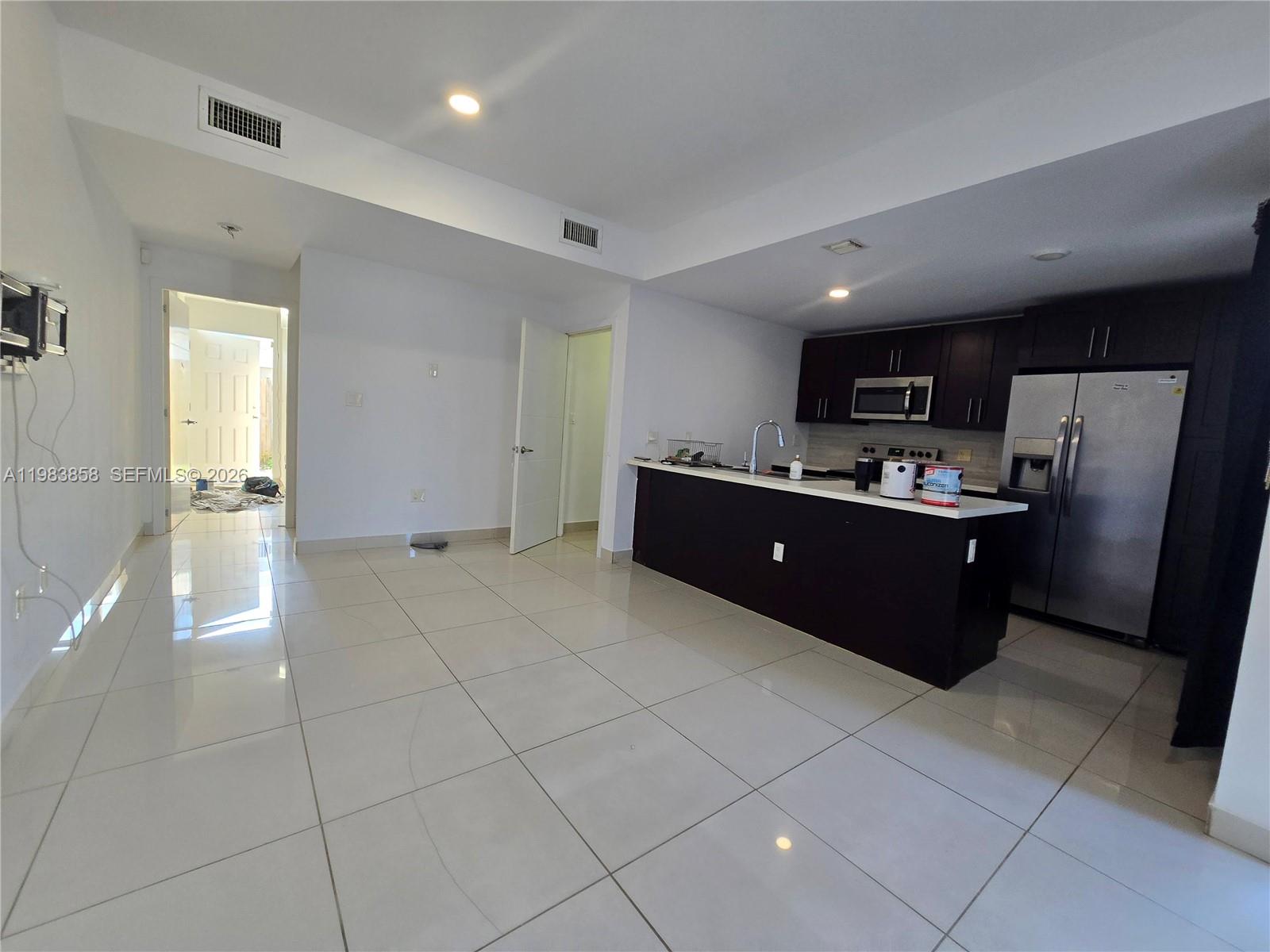 PARADISE GARDENS - Residential Lease