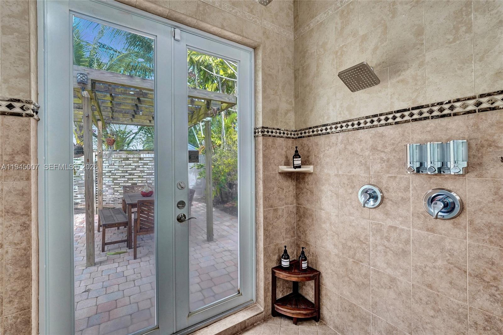 WILTON MANORS CORAL POINT - Residential