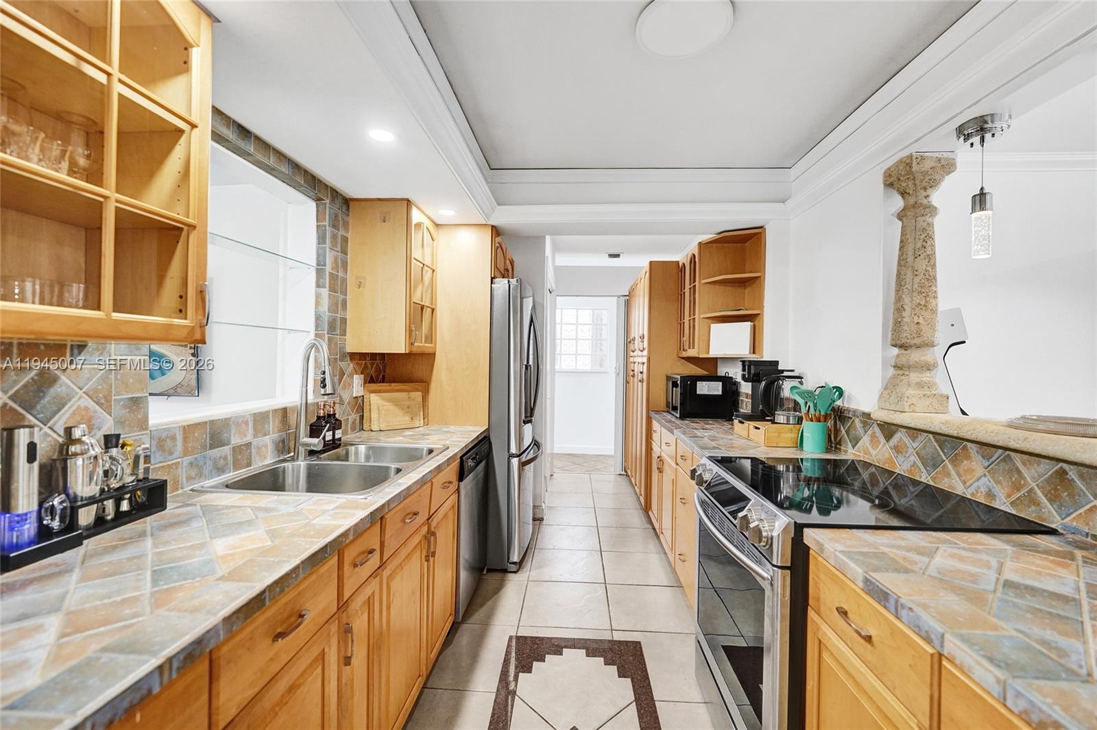 WILTON MANORS CORAL POINT - Residential