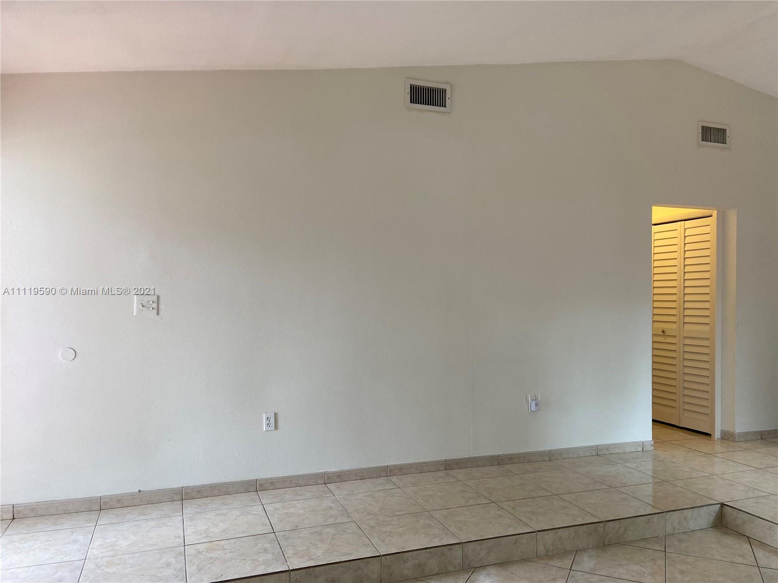 LAKEWOOD ESTATES PATIO HO - Residential Lease