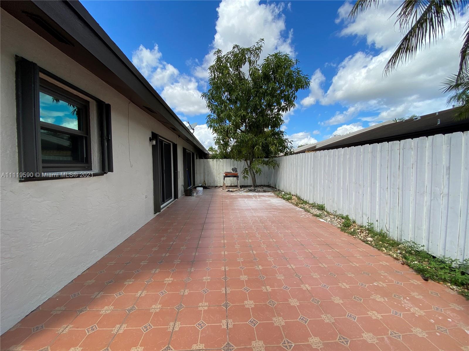 LAKEWOOD ESTATES PATIO HO - Residential Lease