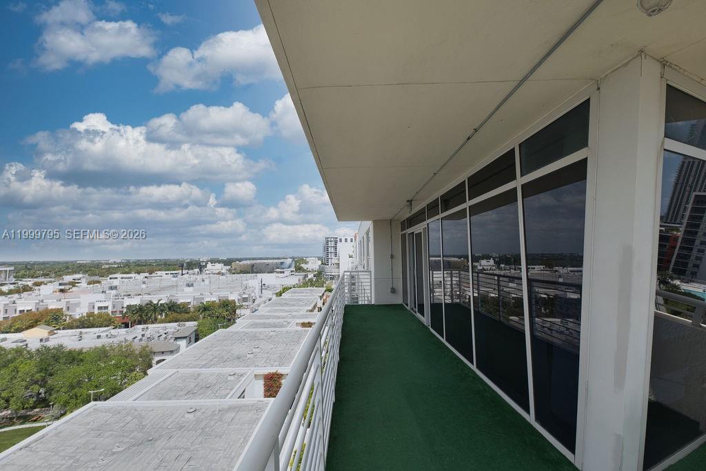 MIDBLOCK MIAMI CONDO - Residential Lease