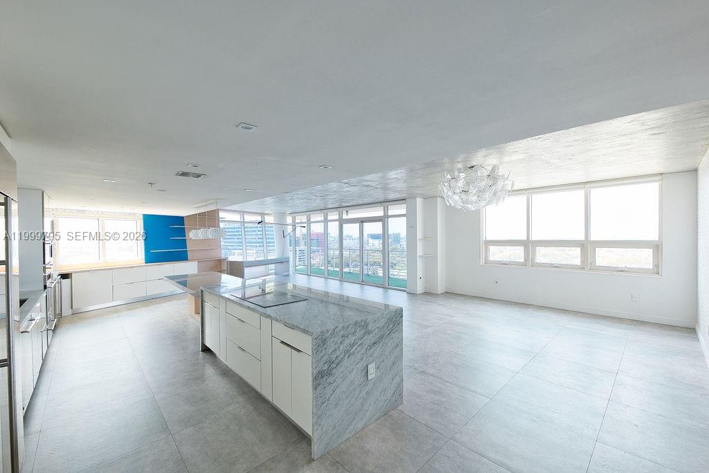 MIDBLOCK MIAMI CONDO - Residential Lease