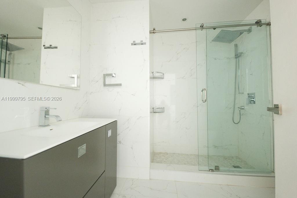 MIDBLOCK MIAMI CONDO - Residential Lease