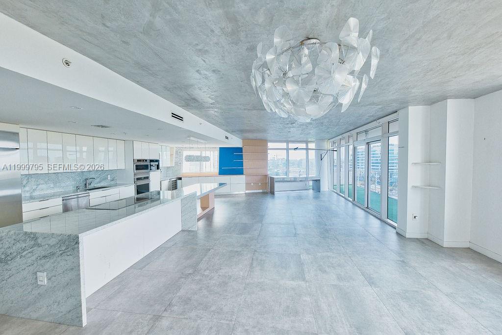 MIDBLOCK MIAMI CONDO - Residential Lease