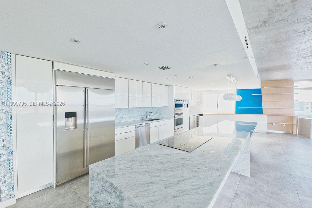 MIDBLOCK MIAMI CONDO - Residential Lease