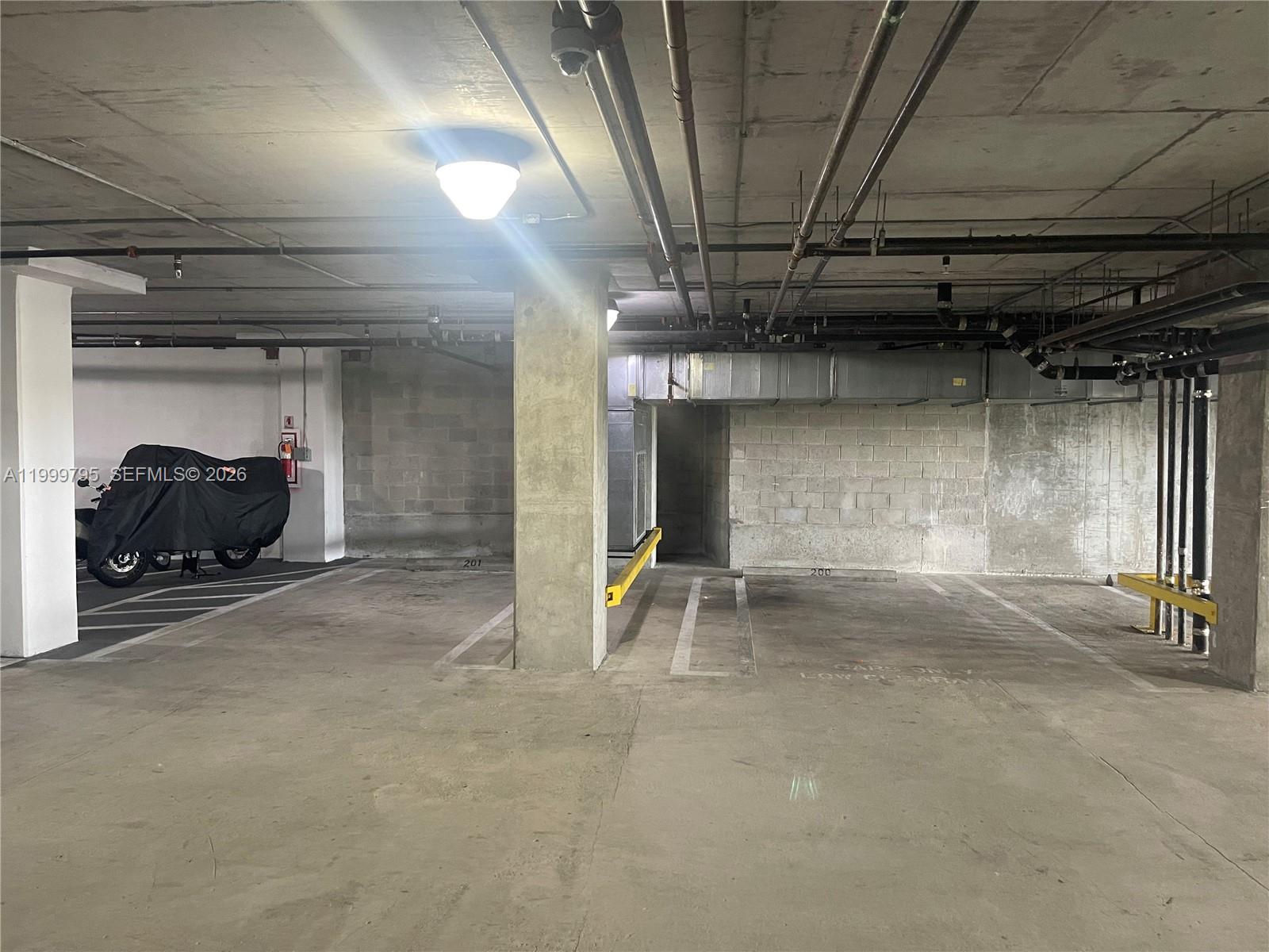 MIDBLOCK MIAMI CONDO - Residential Lease