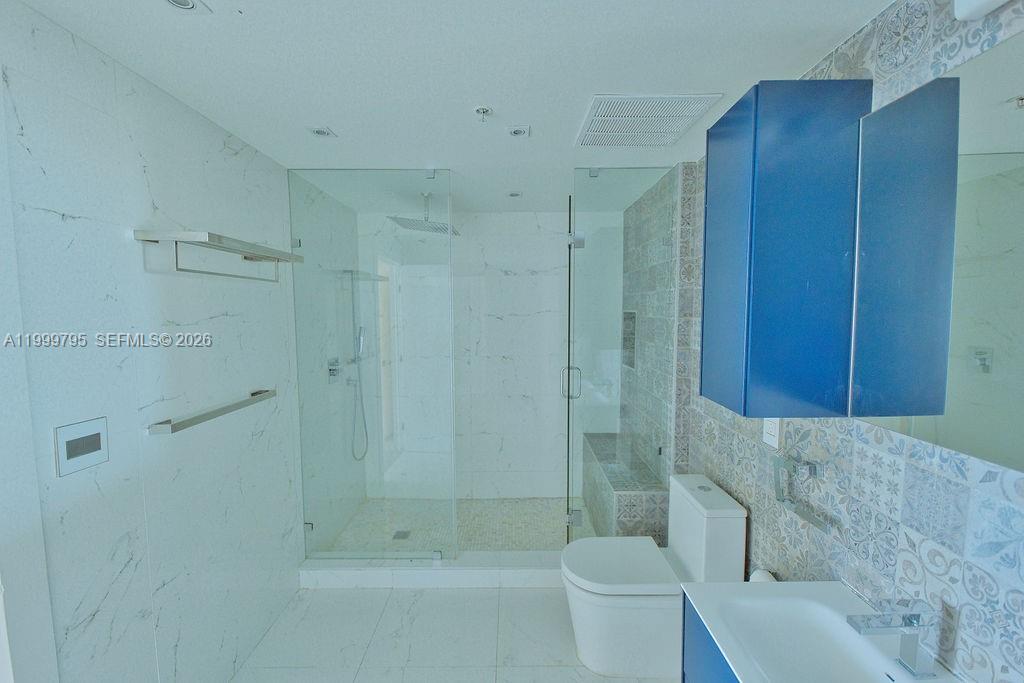 MIDBLOCK MIAMI CONDO - Residential Lease