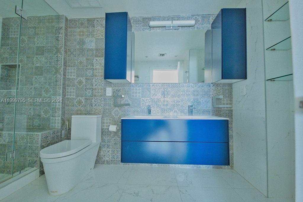 MIDBLOCK MIAMI CONDO - Residential Lease