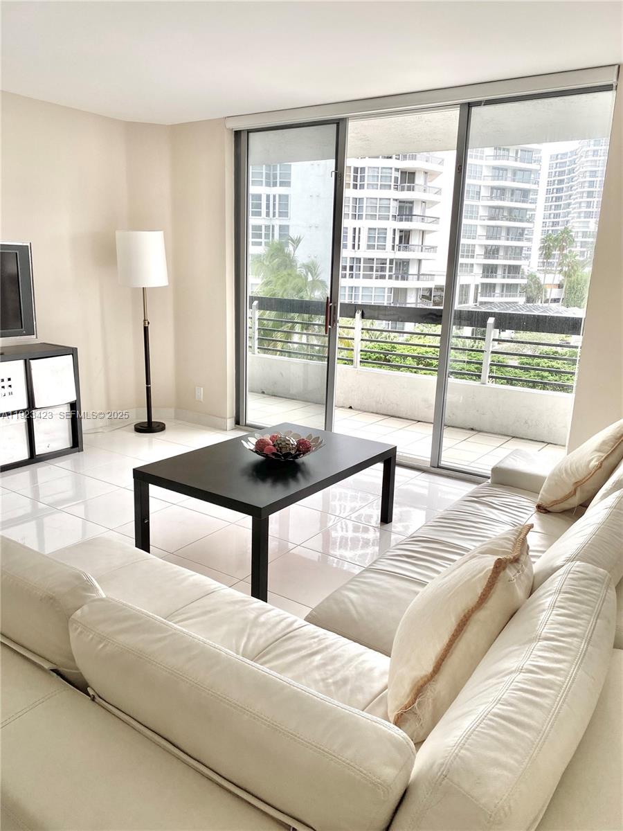 Properties 1 19195 NE 36th Ct 402