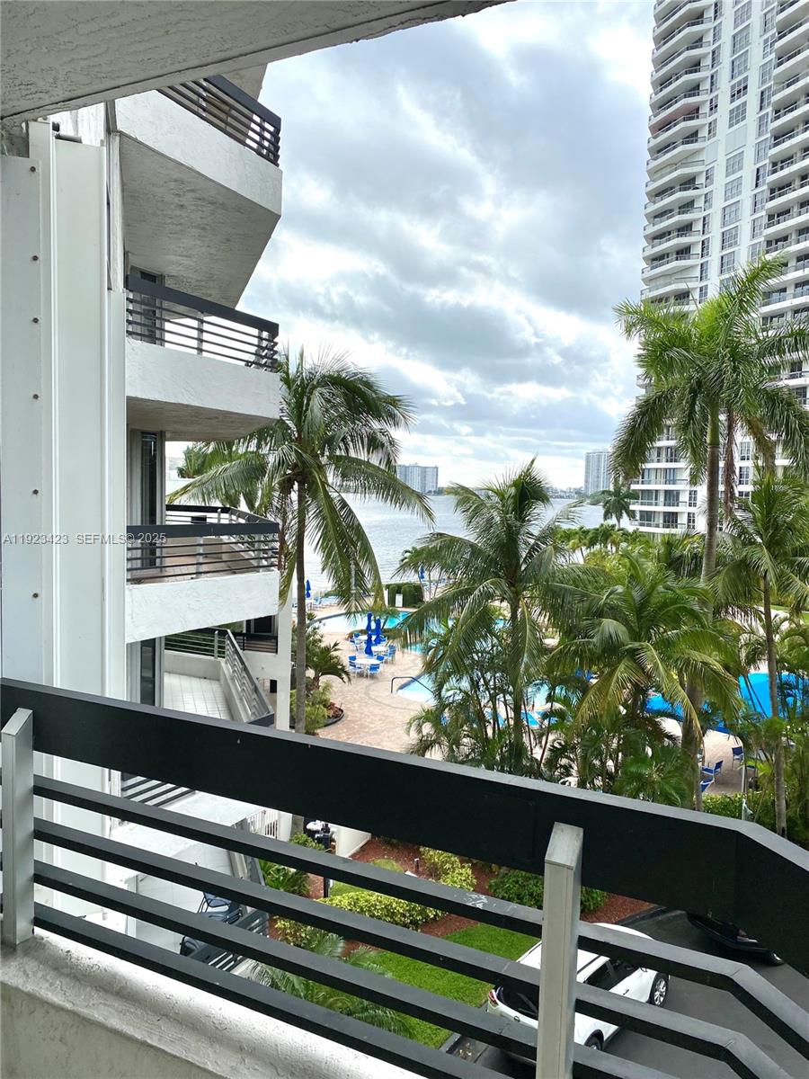 MYSTIC POINTE CONDO NO TW - Residential