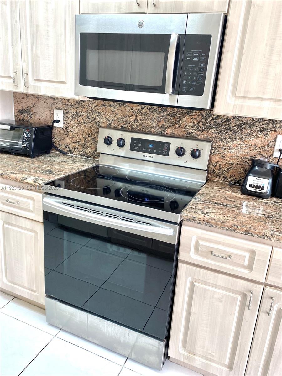 MYSTIC POINTE CONDO NO TW - Residential