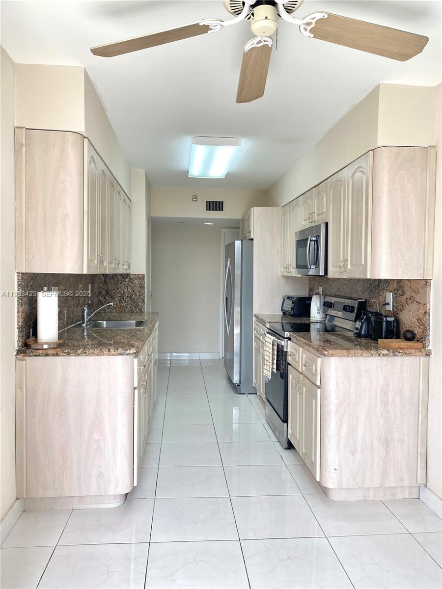 MYSTIC POINTE CONDO NO TW - Residential