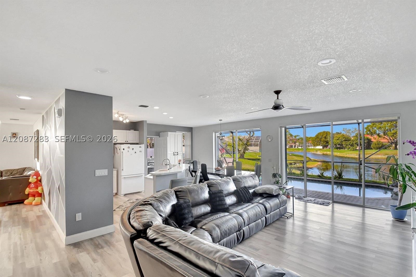 7647 Rockport Cir