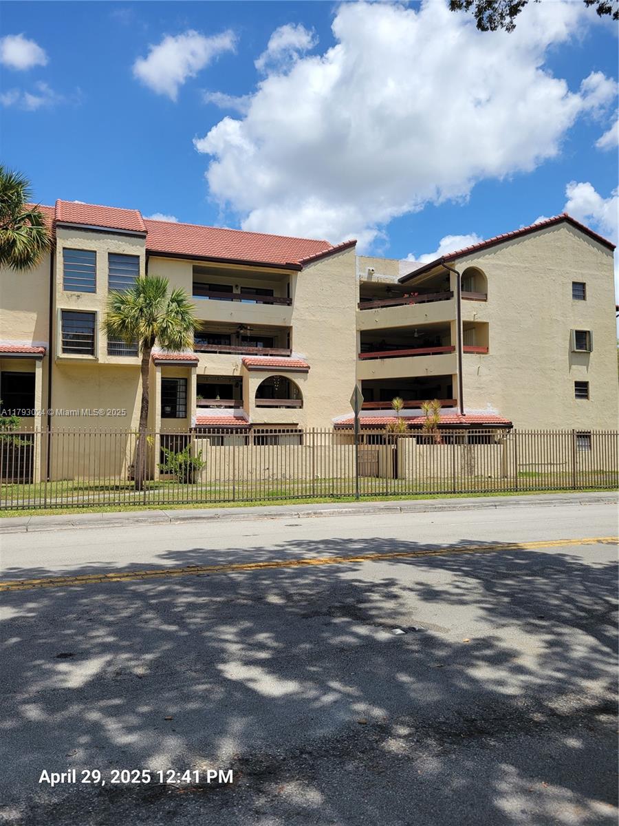 Rental Property at 8860 Sw 123rd Ct K405, Miami, Broward County, Florida - Bedrooms: 1 
Bathrooms: 2  - $1,995 MO.