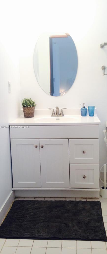 THE ELAINE CONDO - Residential Lease