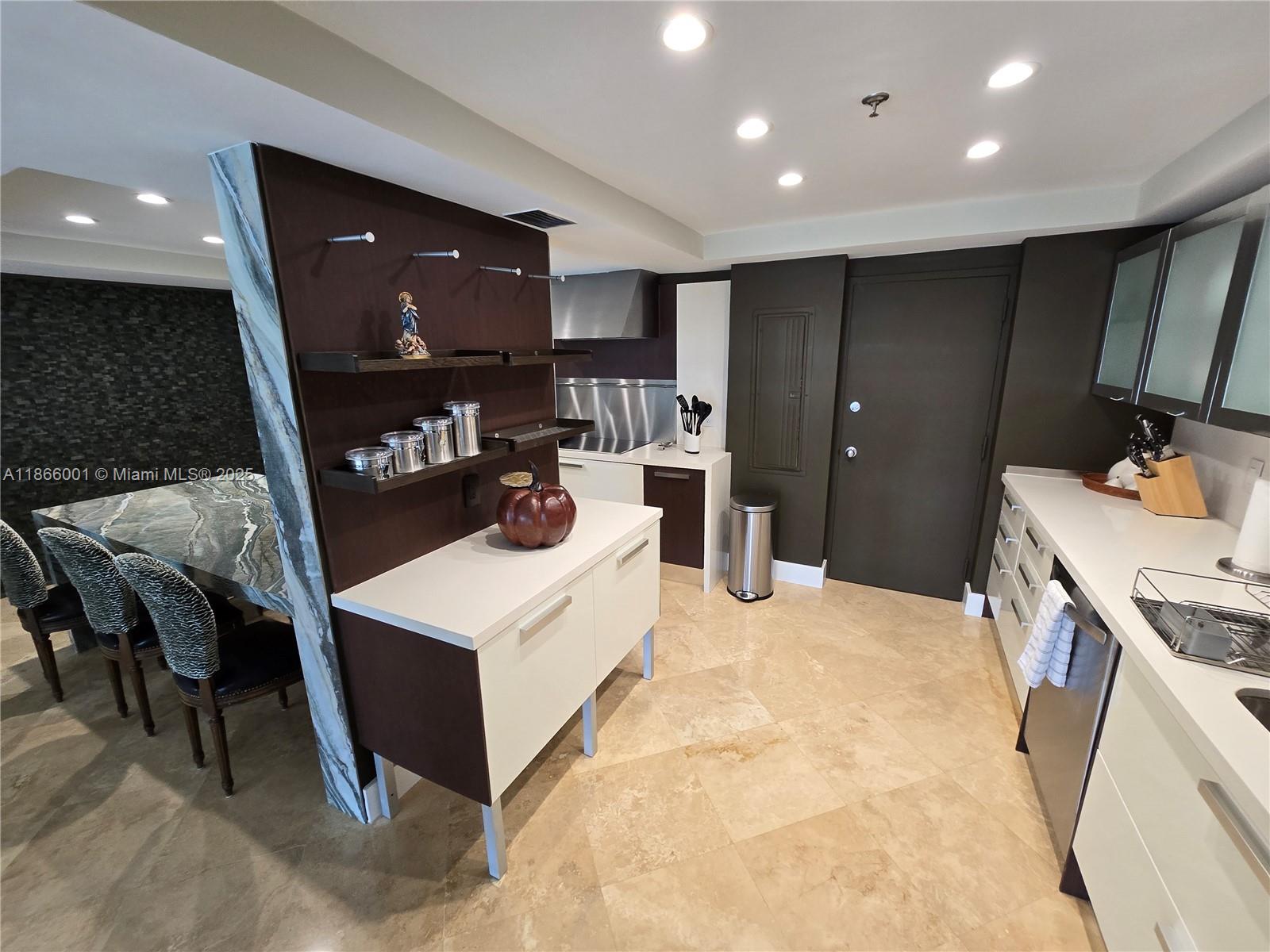 11113 Biscayne Blvd 854