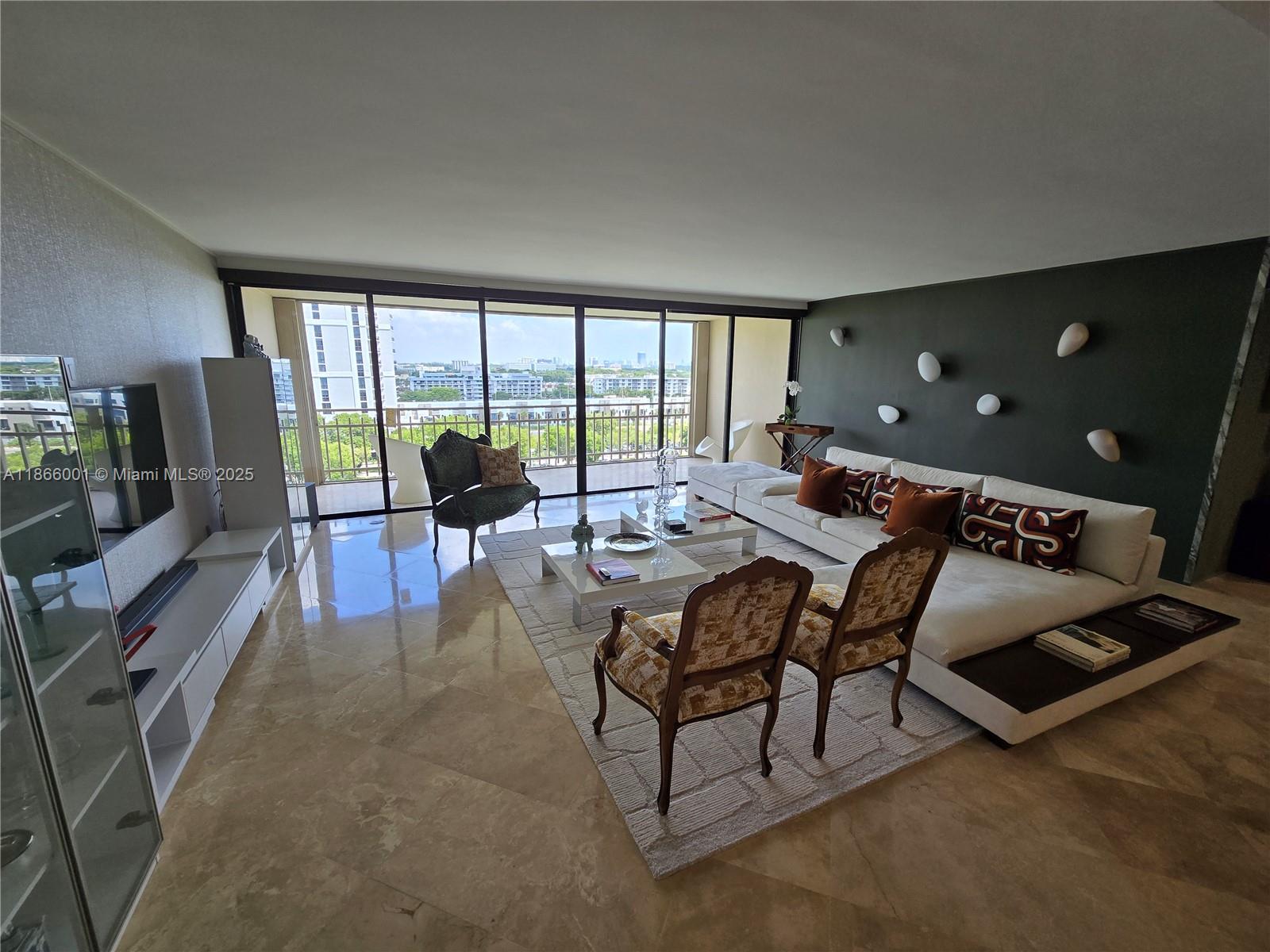 11113 Biscayne Blvd 854