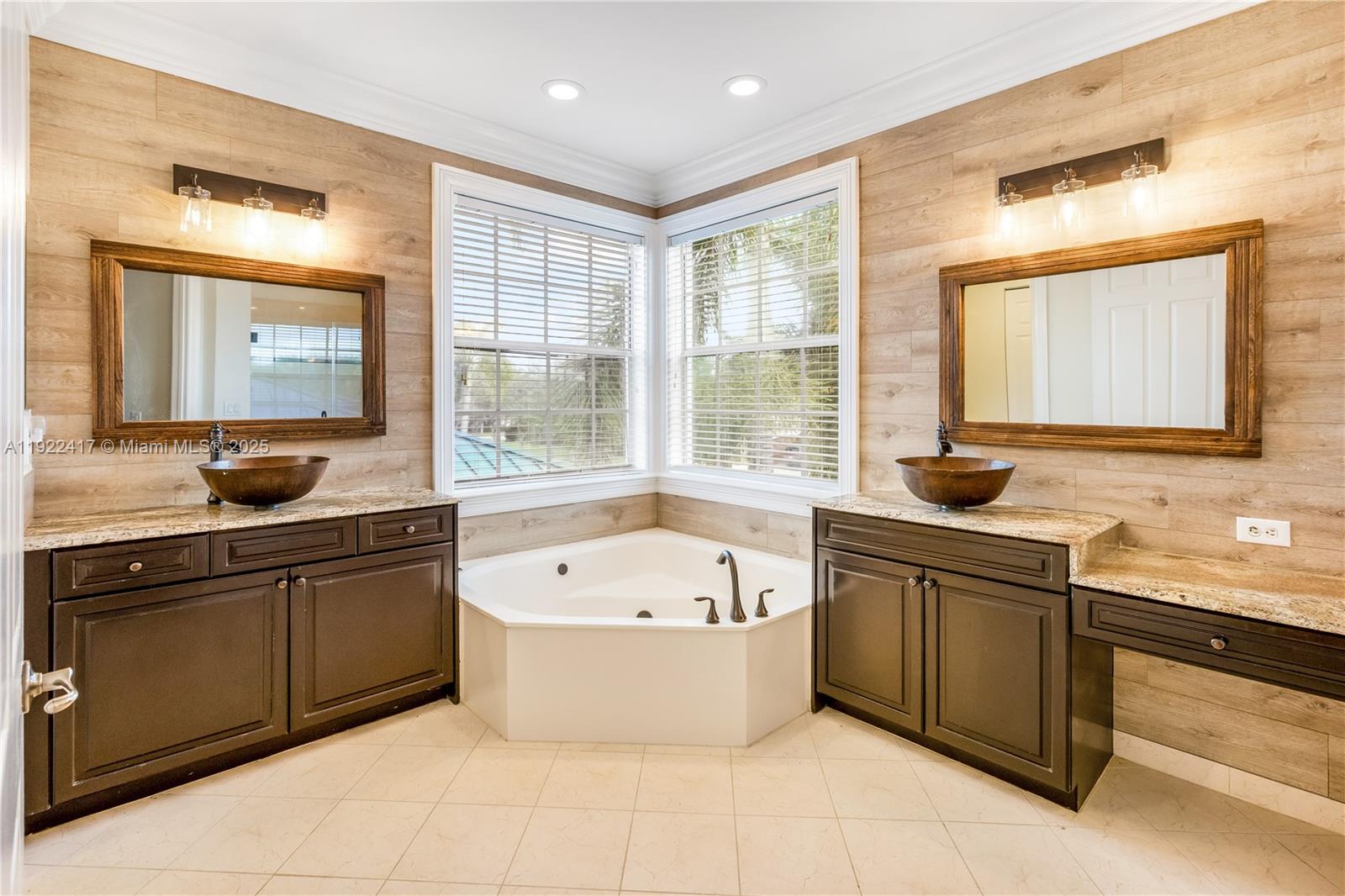 SUNSET LAKES PLAT THREE - Residential