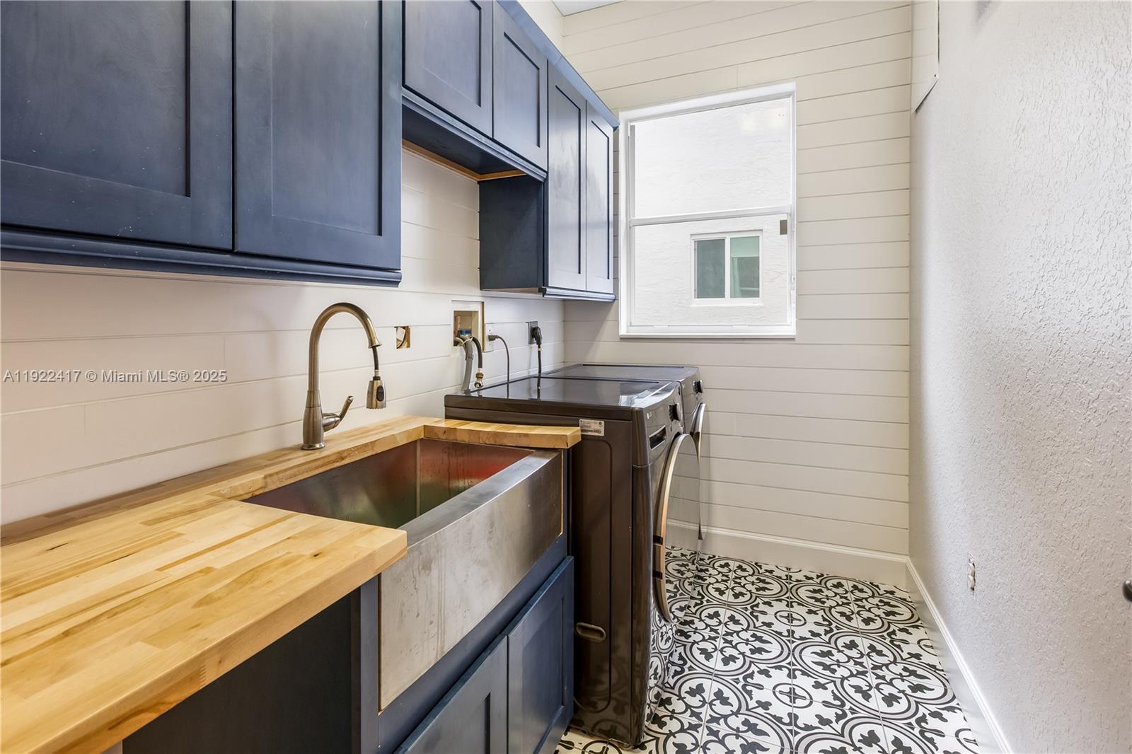 SUNSET LAKES PLAT THREE - Residential