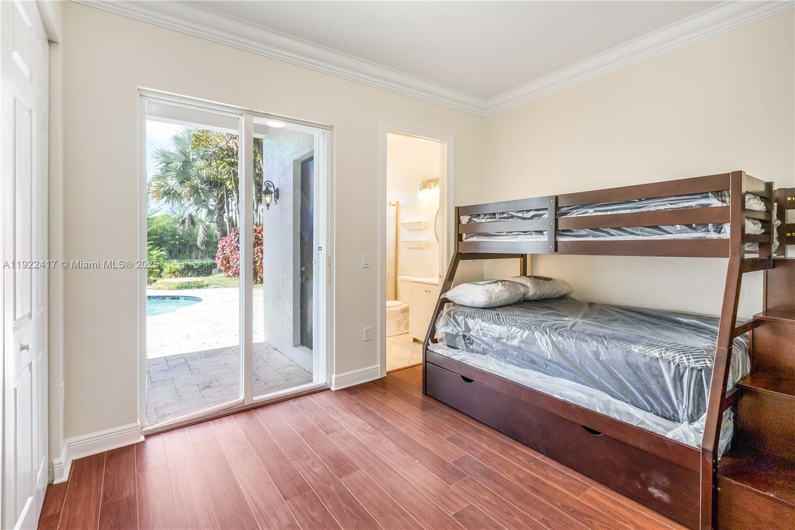 SUNSET LAKES PLAT THREE - Residential