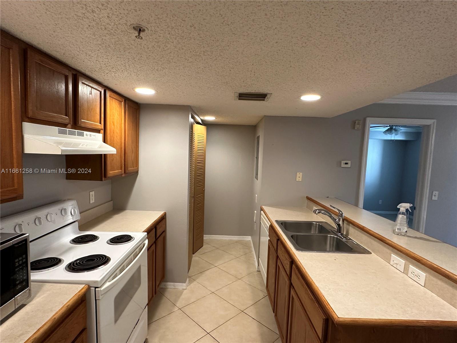 NOB HILL LANDINGS CONDOMI - Residential Lease