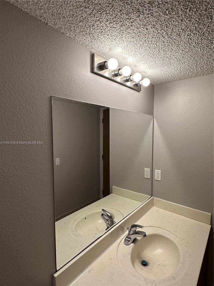 NOB HILL LANDINGS CONDOMI - Residential Lease