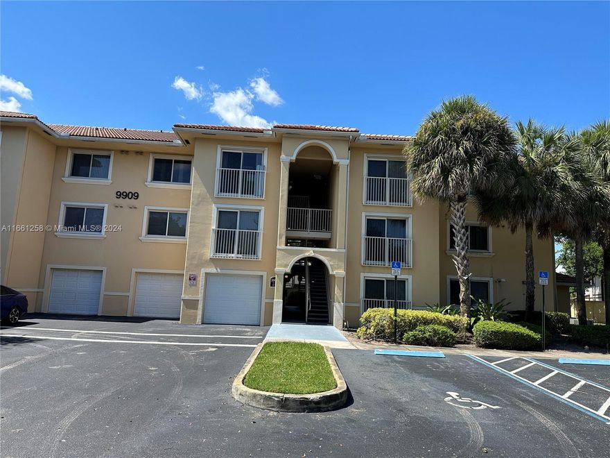 Beautiful Condo in Nob Hill Landings in Tamarac. One Bedroom/1 Bathroom on the 2nd floor. Close to Shopping, Schools and Sawgrass Parkway. Spacious unit with plenty of closet space. Washer/Dryer in unit. Community pool. Assigned parking