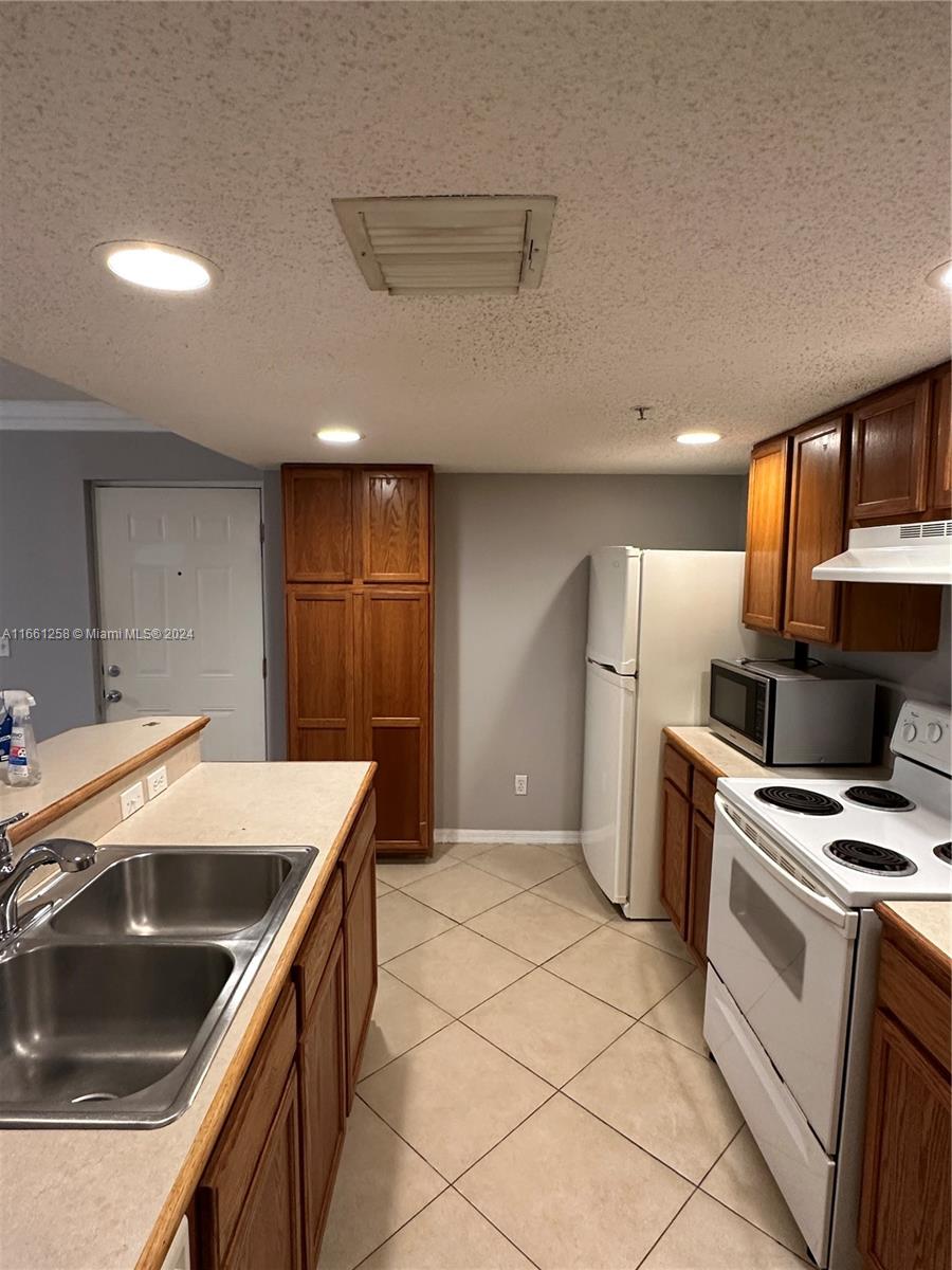 NOB HILL LANDINGS CONDOMI - Residential Lease