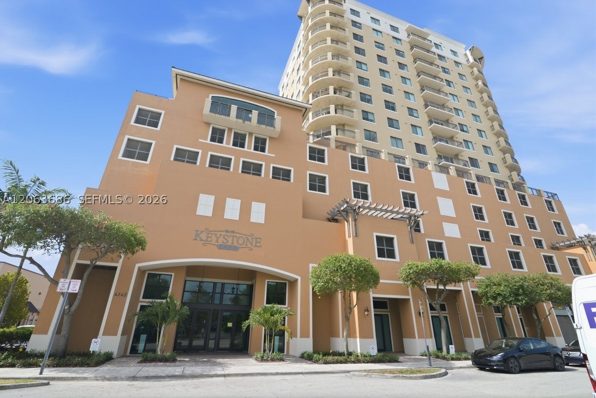 4242 NW 2nd St